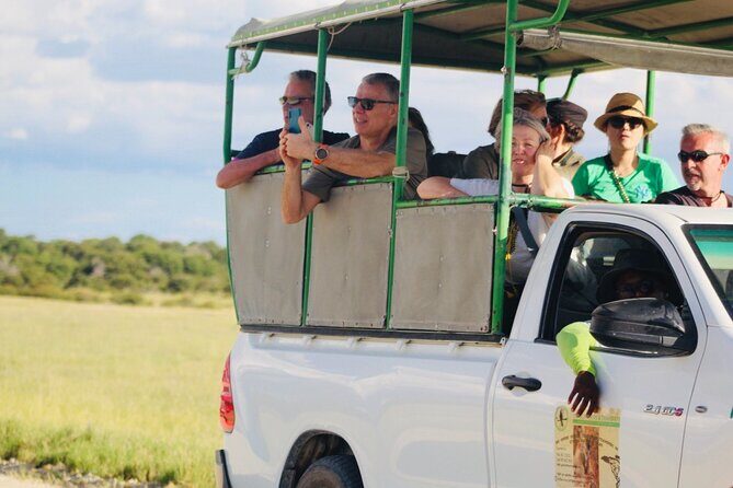 Safari in Etosha national park with professional tour guides born in Etosha. - What about lunch and meals on the road?
