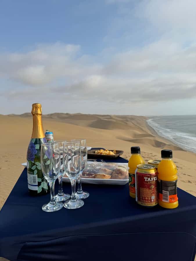 Walvisbay: Sandwich Harbour 4x4 & Sandboarding Tours - Guides and the 4x4 crew: what makes the experience click