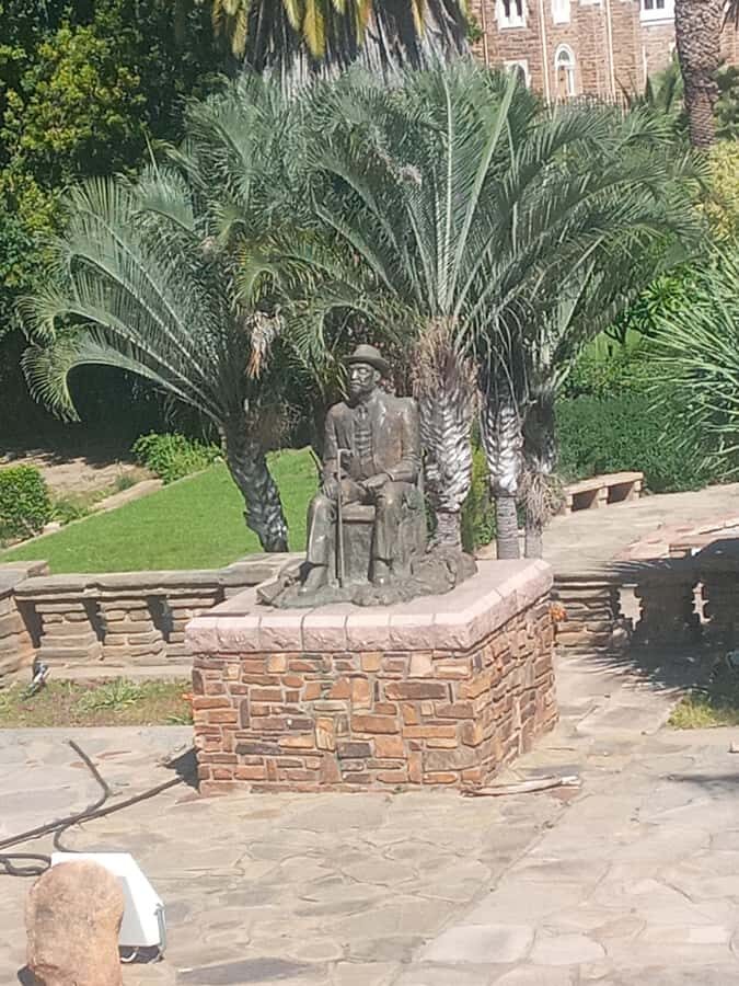 Windhoek: Katutura Township and City Walking Tour - Single Quarter Community Open Market and Old Location: where the city shows its street self